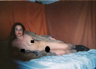 Deborah de Robertis – Miroir de l’art